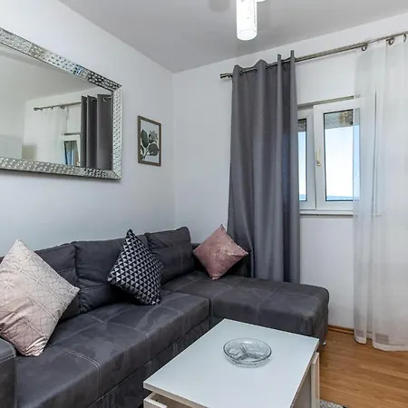 Amazing In With 1 Bedrooms And Wifi Kostrena