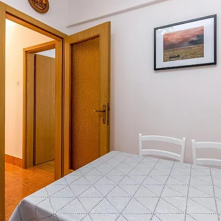 Amazing In With 1 Bedrooms And Wifi Apartment *